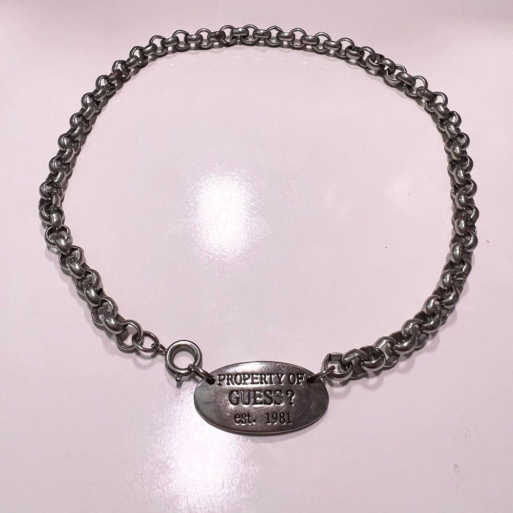 GUESS Silver Oval Pendant Necklace